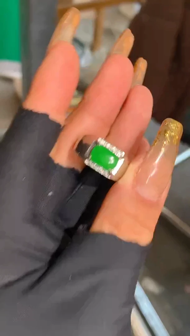 【闪购商品】定制翡翠未镶嵌18定制翡翠-多样性发货（发其一）