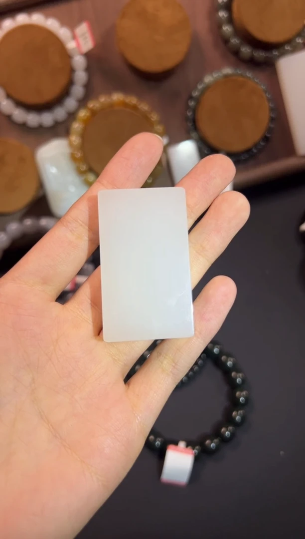 吊坠(不含链)未镶嵌和田玉岁***。野牛沟白玉35牌