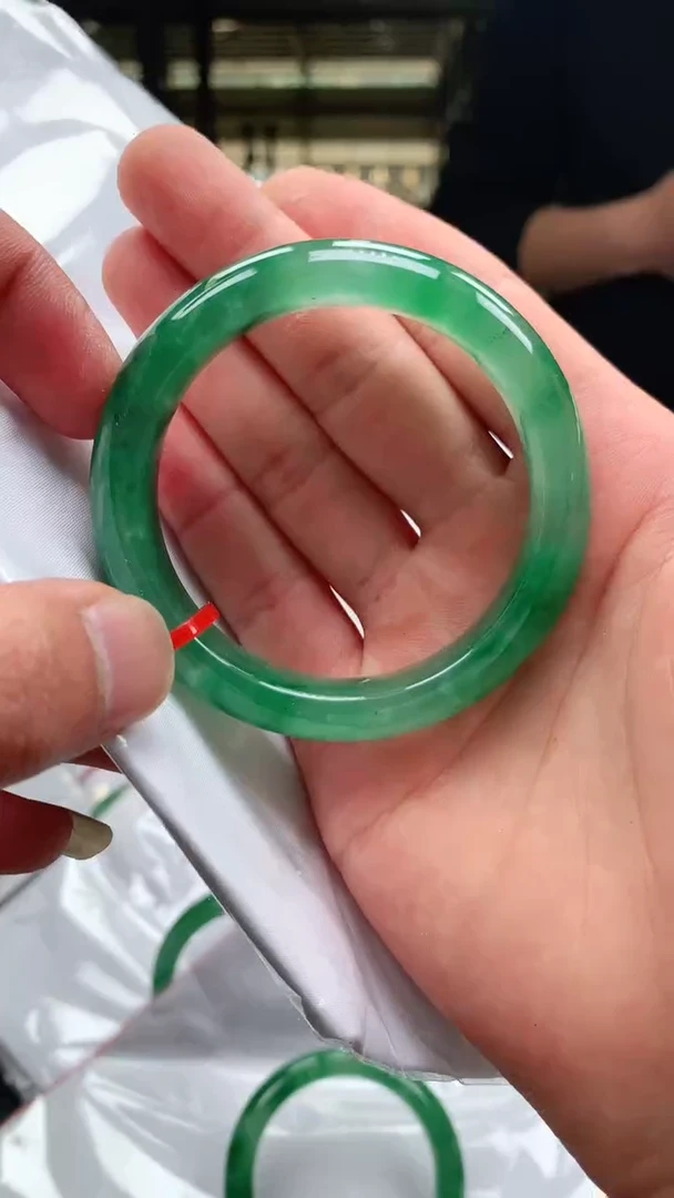 【闪购商品】石英质玉手镯未镶嵌冰飘花手镯