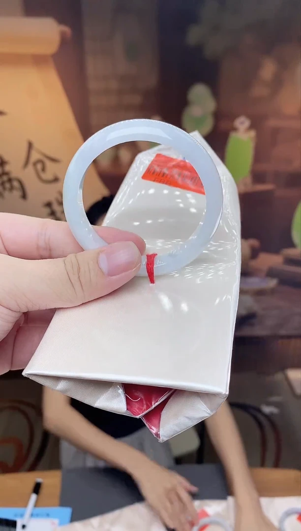 未镶嵌手镯翡翠手镯