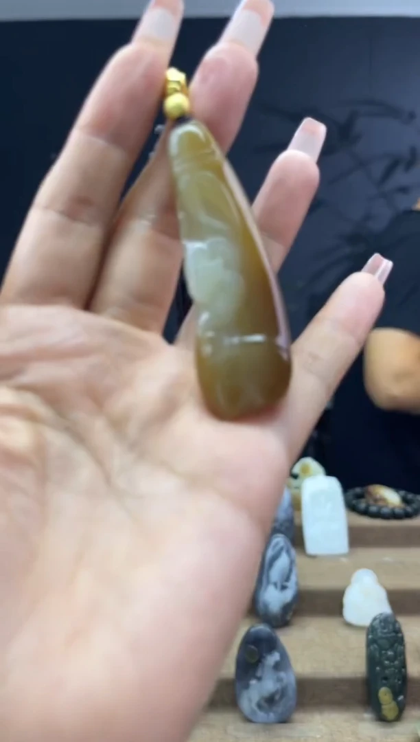 颈饰未镶嵌和田玉1