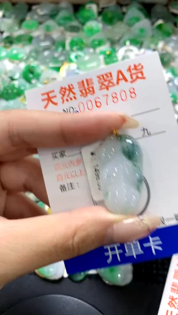 翡翠18K金镶嵌颈饰1111111111111111