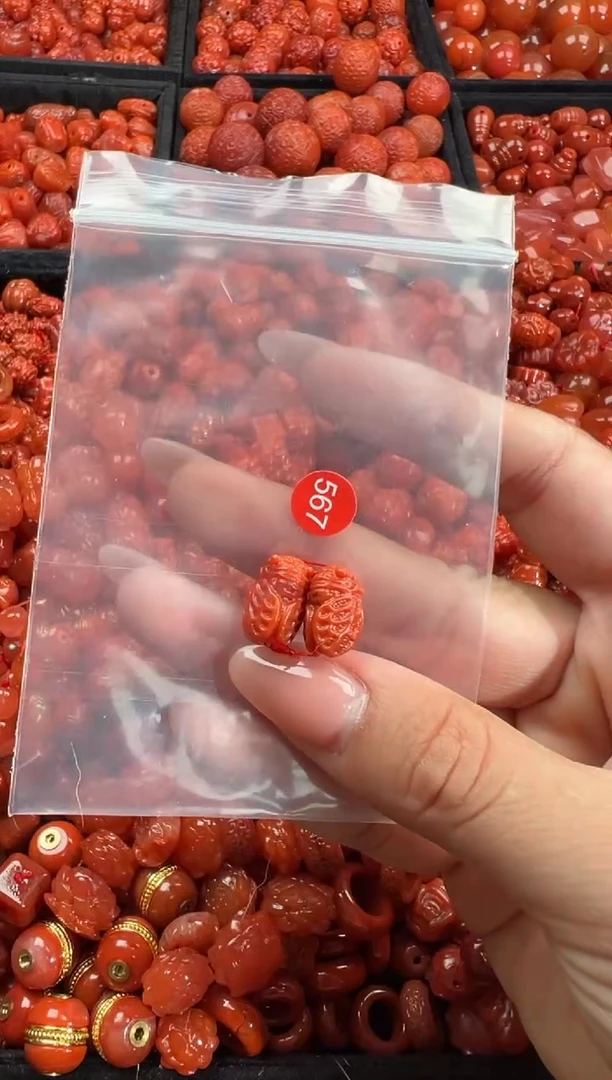 南红玛瑙未镶嵌颈饰1