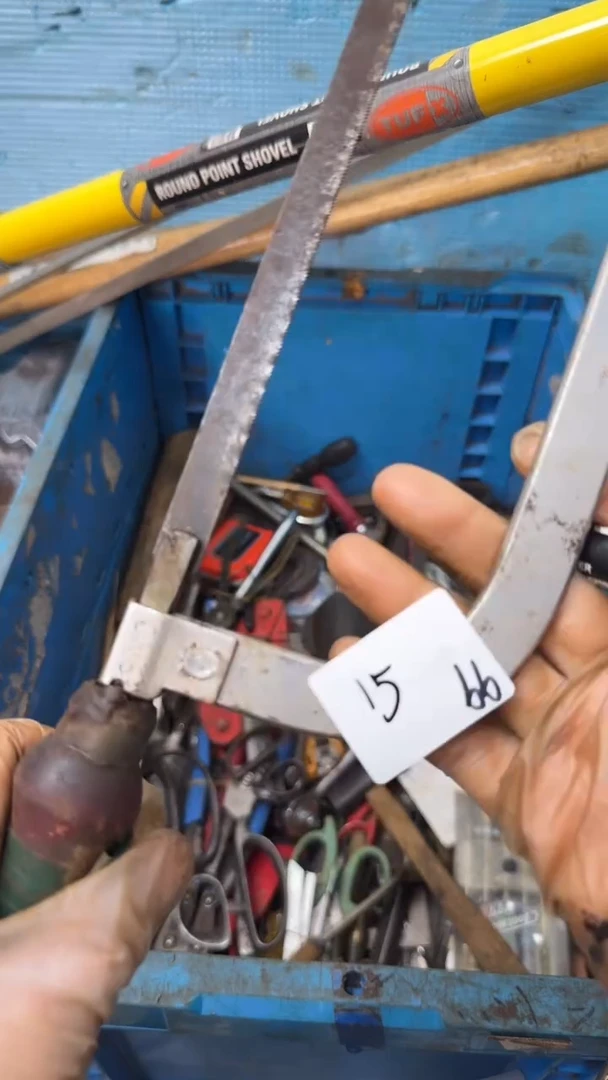 上**水家用五金工具一个