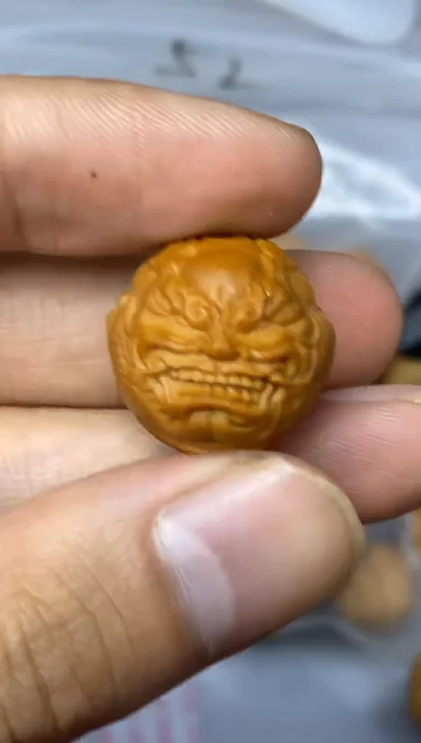 猴头核桃吊坠龙僧 素