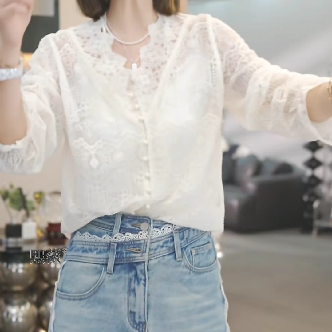 法式重工刺绣镂空蕾丝V领衬衫2025新款春季设计感气质泡泡袖衬衣