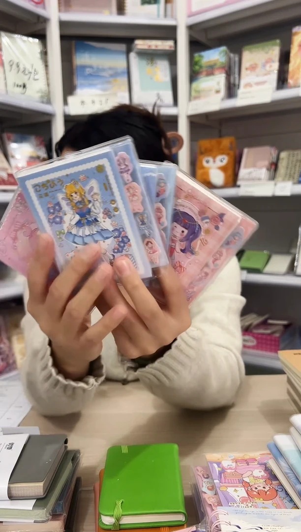 100k分档胶套随机图案8本