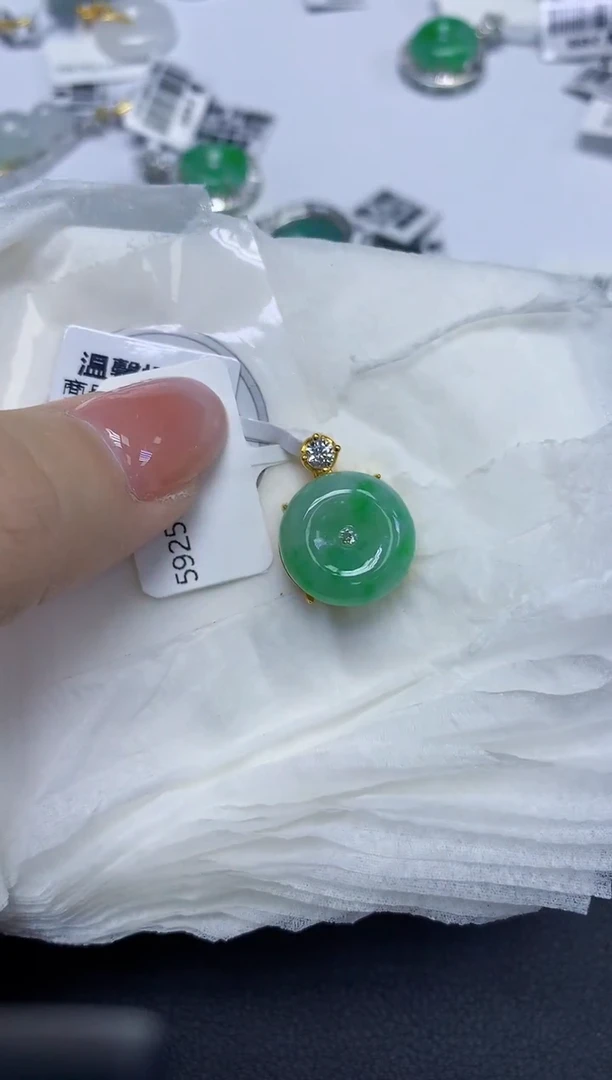 颈饰未镶嵌翡翠天然缅甸翡翠A货多样性发一件