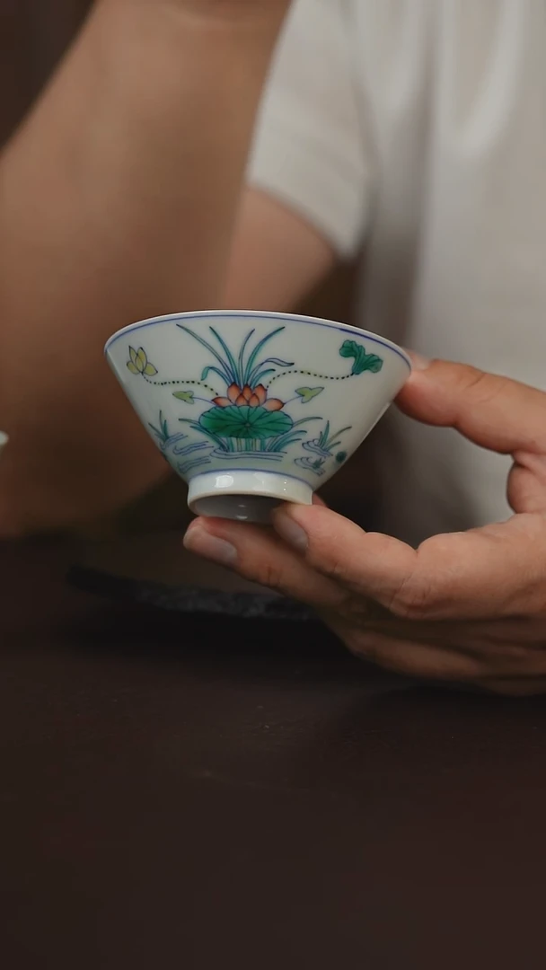 杯子景德镇手绘斗彩荷花陶瓷斗笠杯