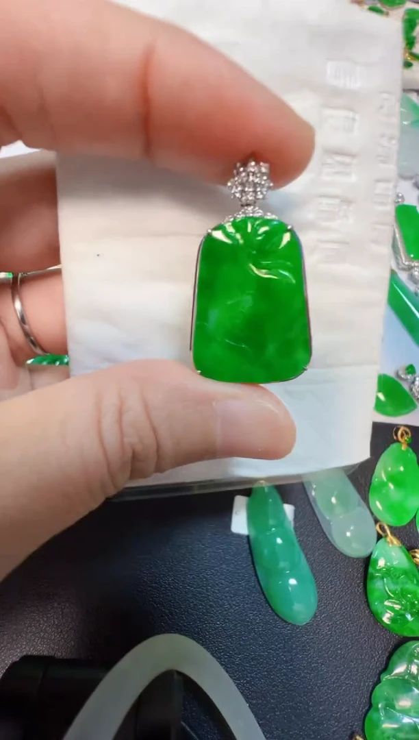 翡翠18K金镶嵌吊坠(不含链)3800