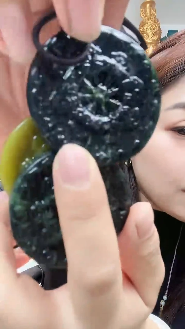 未镶嵌岫玉吊坠 多样性发其中之一