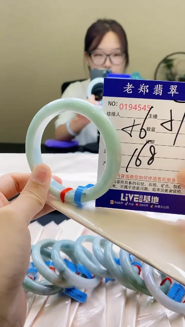 翡翠手镯未镶嵌AAAAAAA
