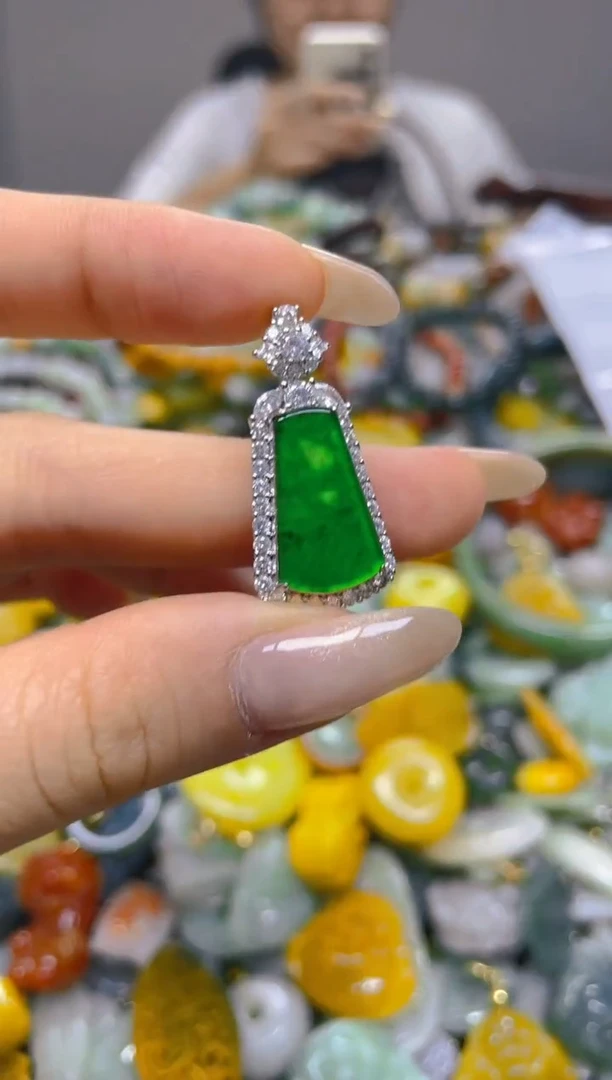 颈饰未镶嵌翡翠/L/翡翠A货，一件也是批发价