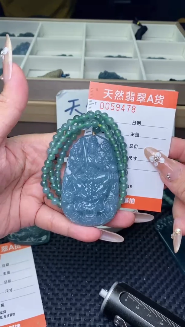 翡翠未镶嵌颈饰