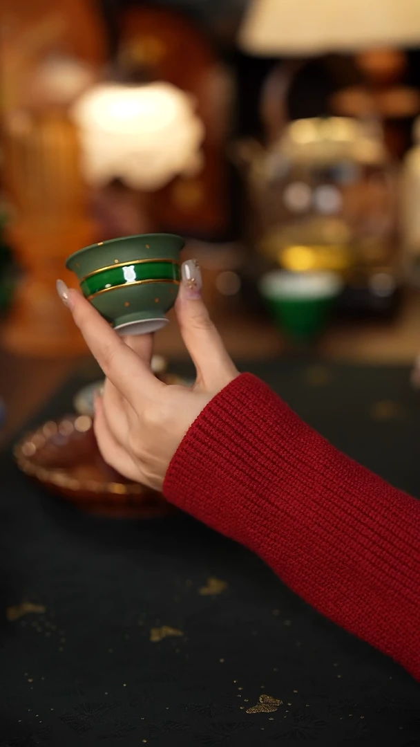 太*治瓷唐里描金撇口杯