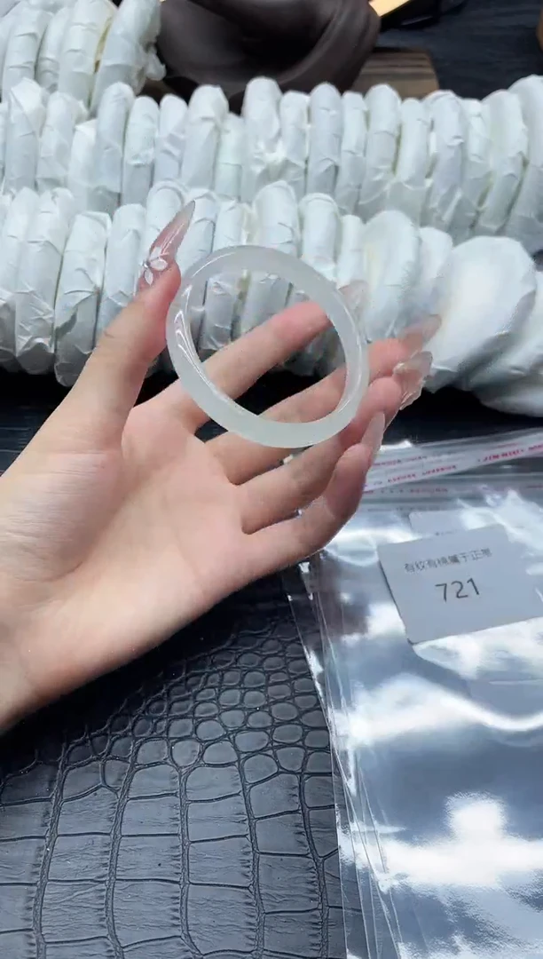 翡翠手镯未镶嵌一物一图翡翠721