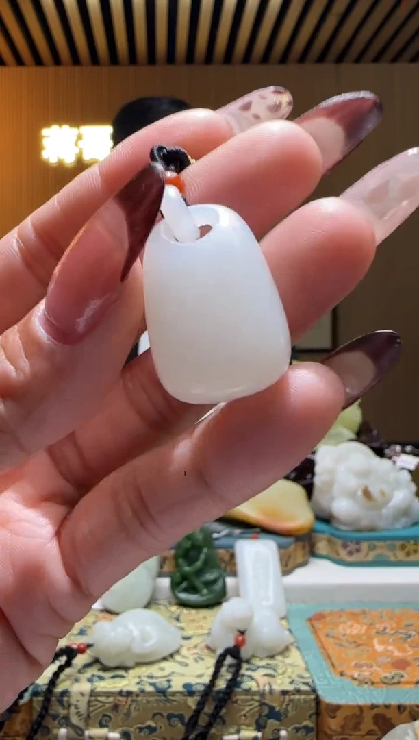 颈饰未镶嵌和田玉J