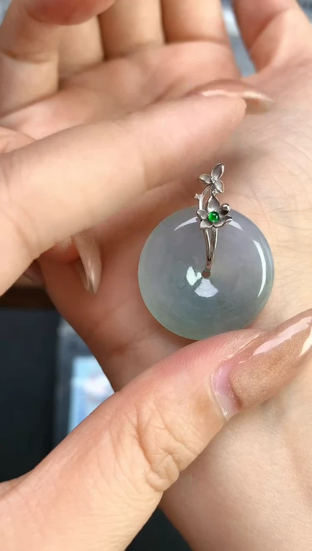 颈饰18K金镶嵌翡翠2025120201