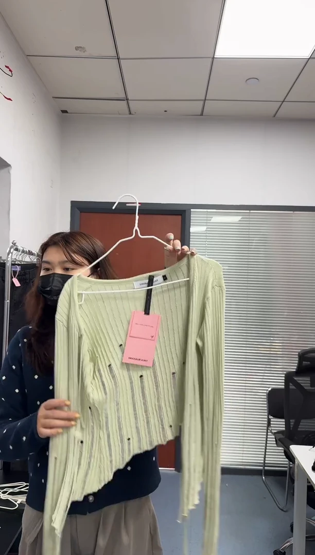 恐龙阿姨闪购商品：绿色针织外套