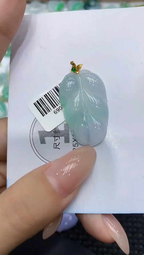 颈饰18K金镶嵌翡翠111111111111