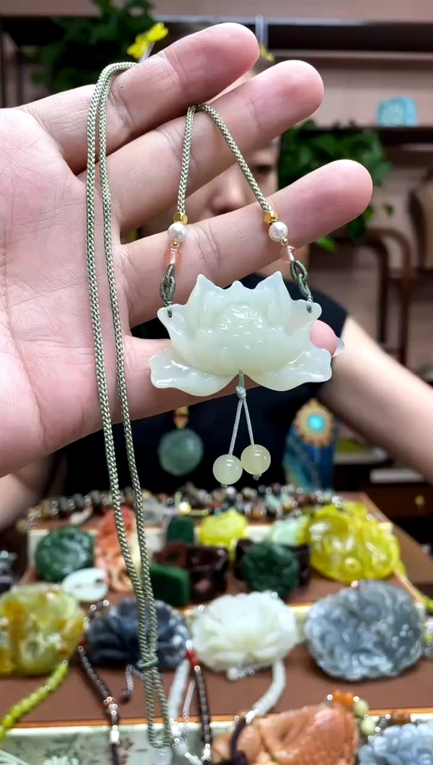 未镶嵌岫玉吊坠·1