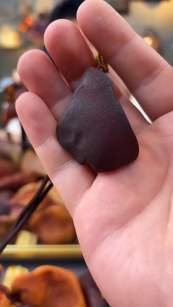 未镶嵌颈饰琥珀吊坠