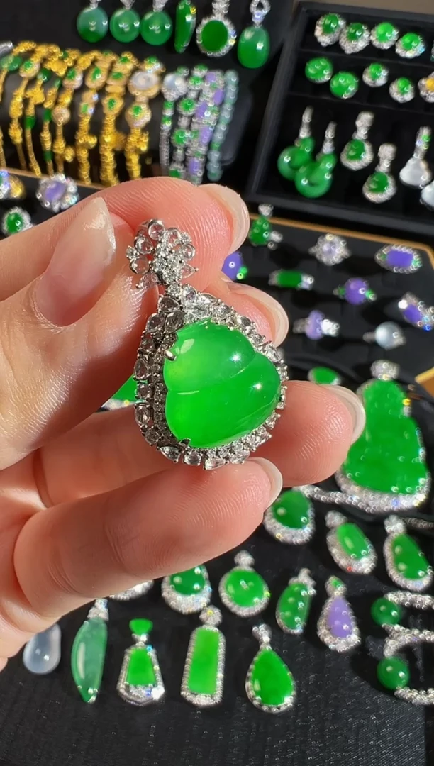 吊坠(不含链)18K金镶嵌翡翠葫芦吊坠