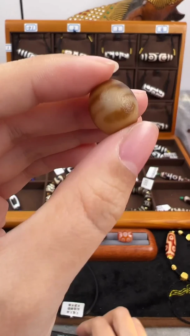 玛瑙/玉髓（覆膜）颈饰未镶嵌69微瑕随机发货