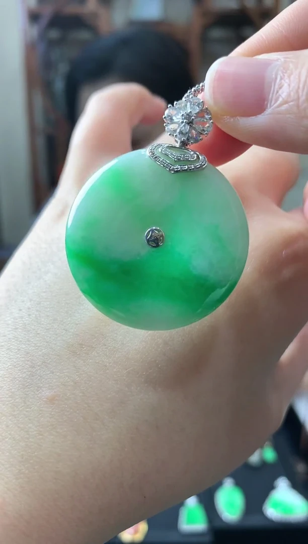 【闪购商品】翡翠吊坠(不含链)18K金镶嵌挂件