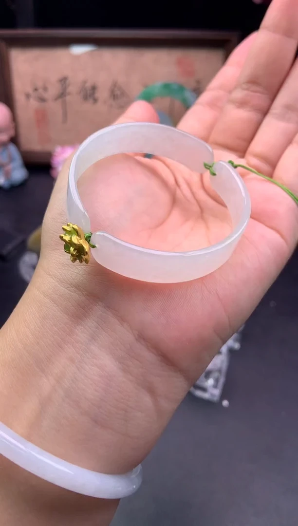 未镶嵌手镯翡翠半镯