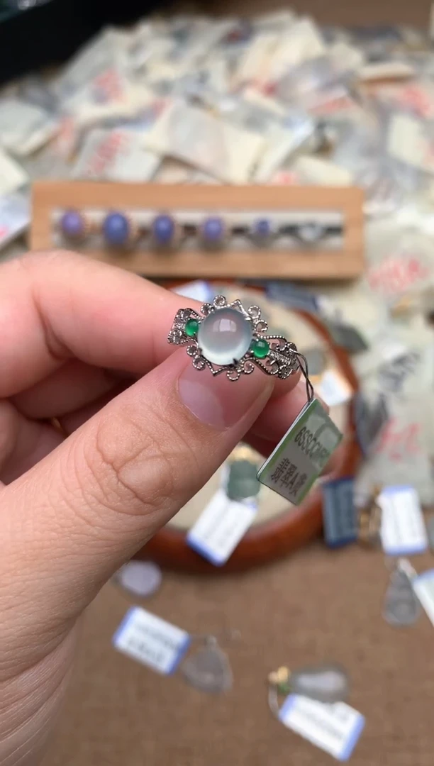 18K金镶嵌挂件翡翠一14圈