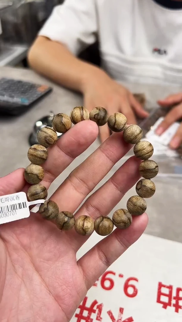 沉香手串达拉干花珠12mm/11克 多样性发其一