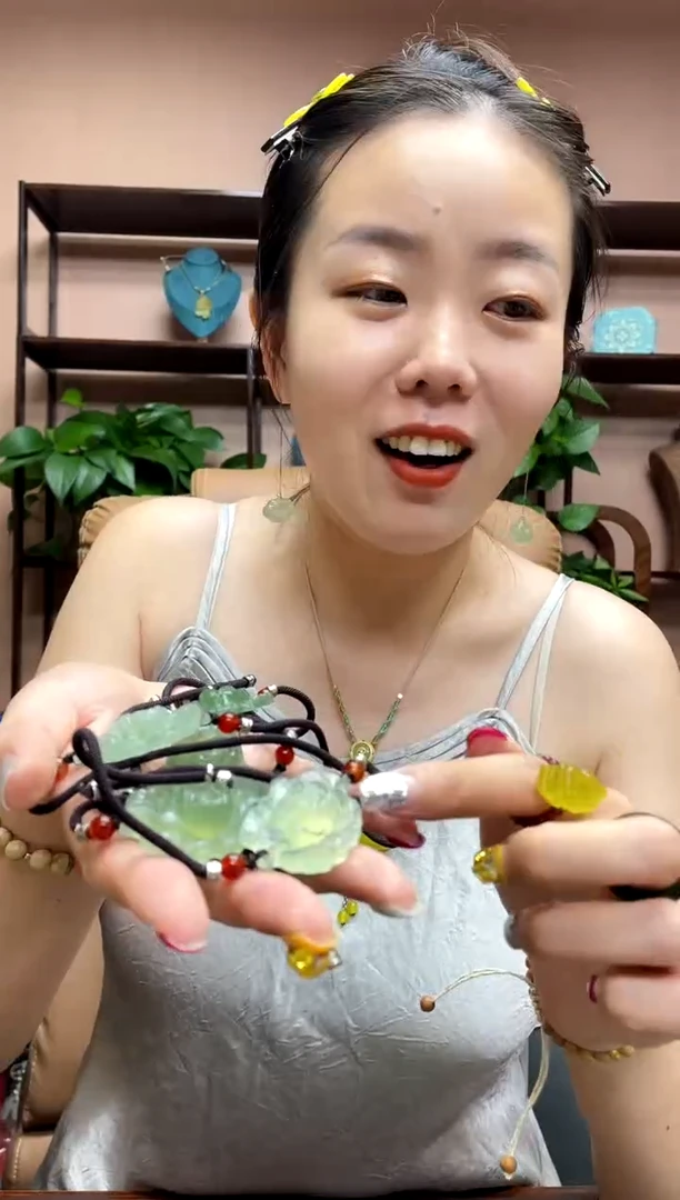 岫玉未镶嵌吊坠多样性发货发其中之一