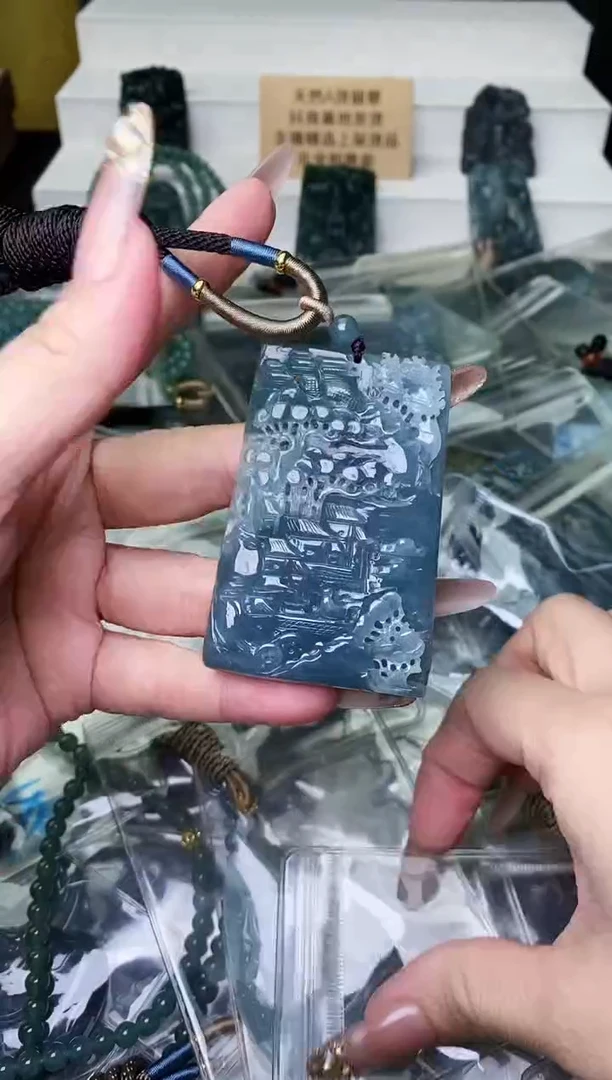 颈饰未镶嵌翡翠