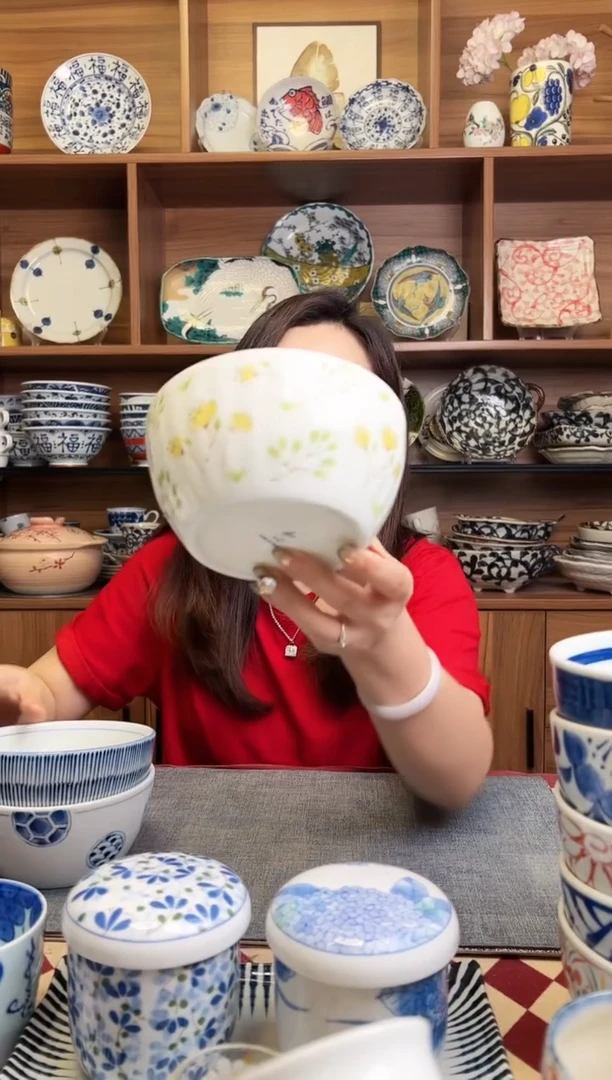 瓷片小野花13cm平底汤碗中