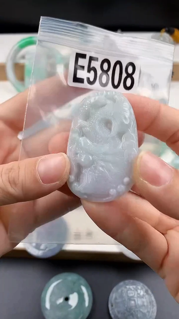 颈饰未镶嵌翡翠天然翡翠吊坠挂件