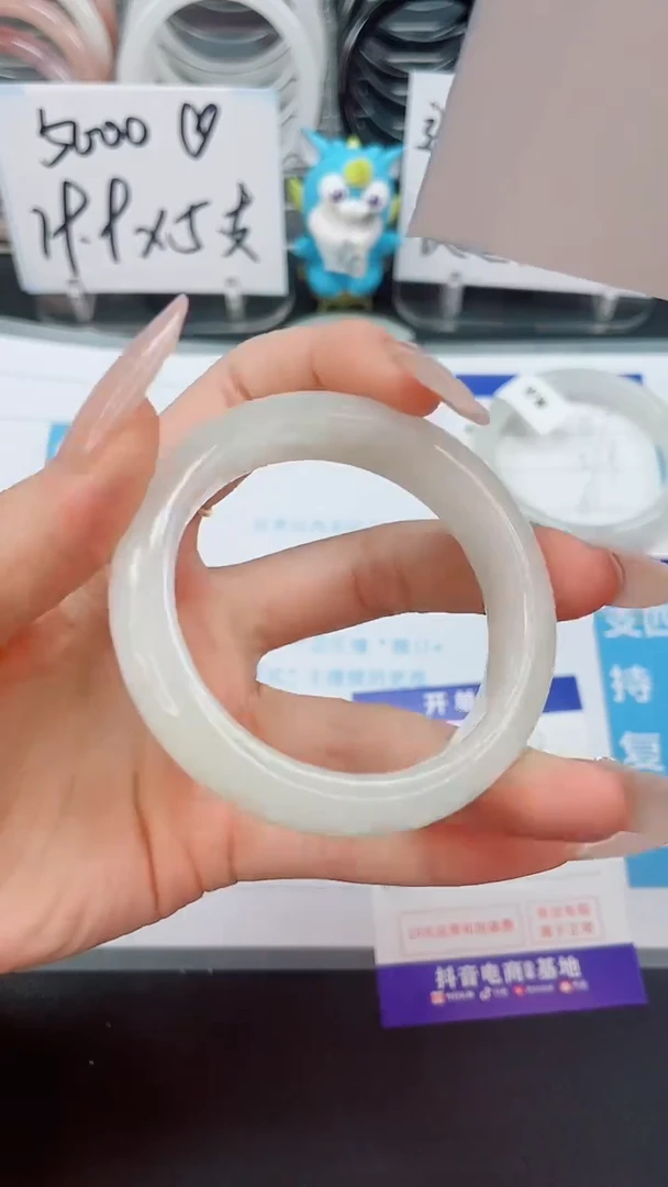 【闪购商品】石英质玉手镯未镶嵌68--圈口50.3