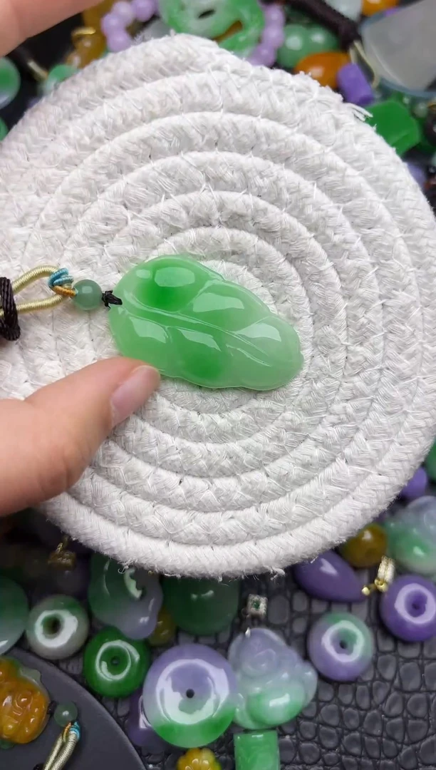 颈饰未镶嵌翡翠缅甸翡翠吊坠