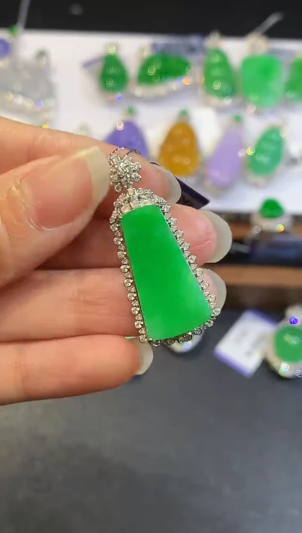 翡翠18K金镶嵌吊坠(不含链)YS132859多样性发其一