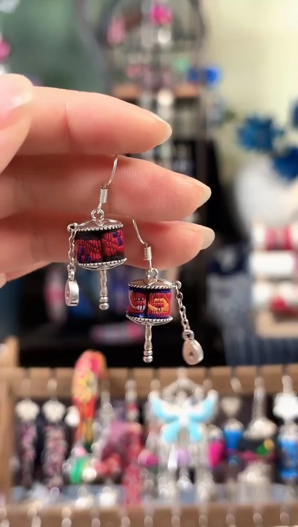 彩云南阁非遗老绣饰品79