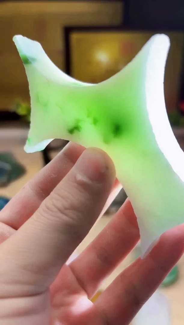 翡翠挂件未镶嵌A货张麦9045