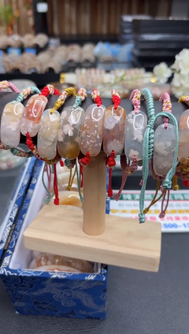 未镶嵌手绳石英质玉A424(多样性发其一)微瑕