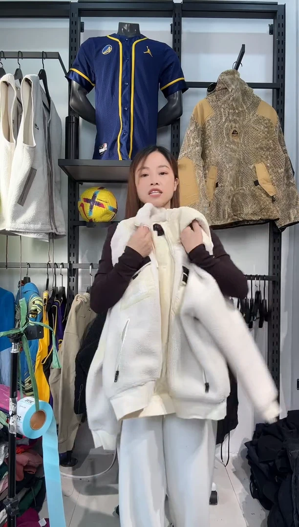 3171  编码  瑕疵直播间过款为准 尺码M   身高160