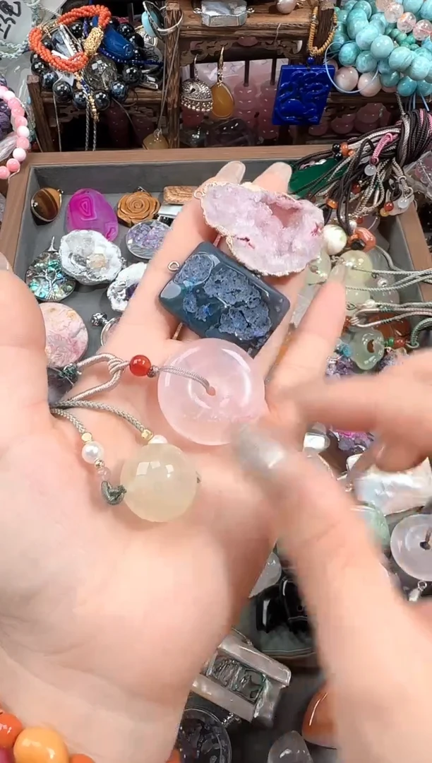 玛瑙/玉髓吊坠(赠链)未镶嵌654654646