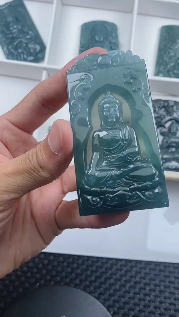 翡翠未镶嵌颈饰