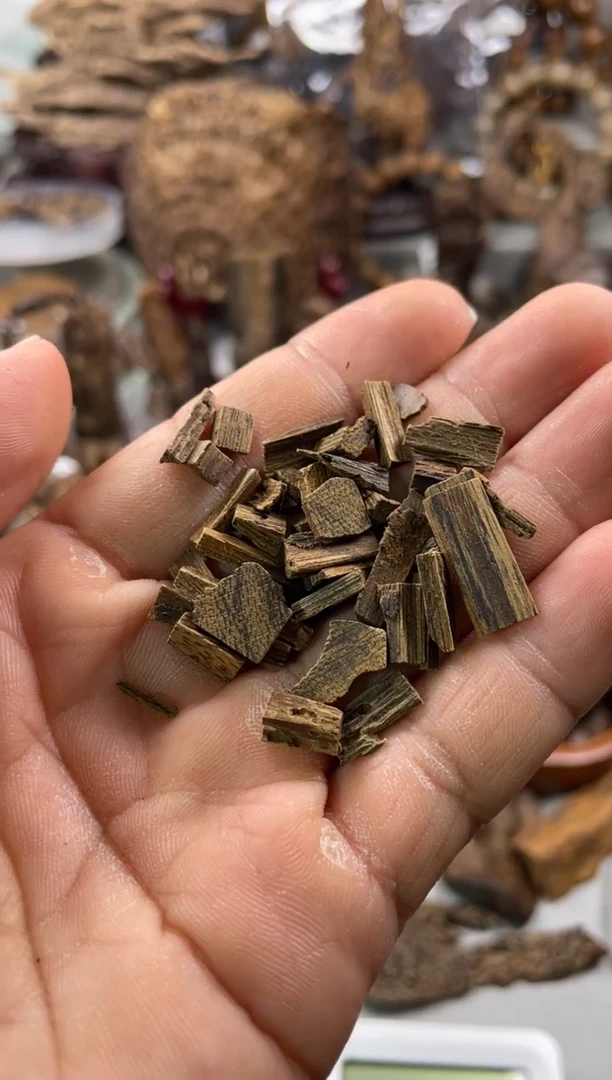 沉香沉香碎屑文莱 沉香 2.2克沉水