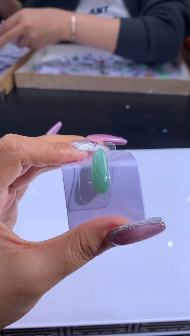 未镶嵌定制翡翠有*辣翡翠