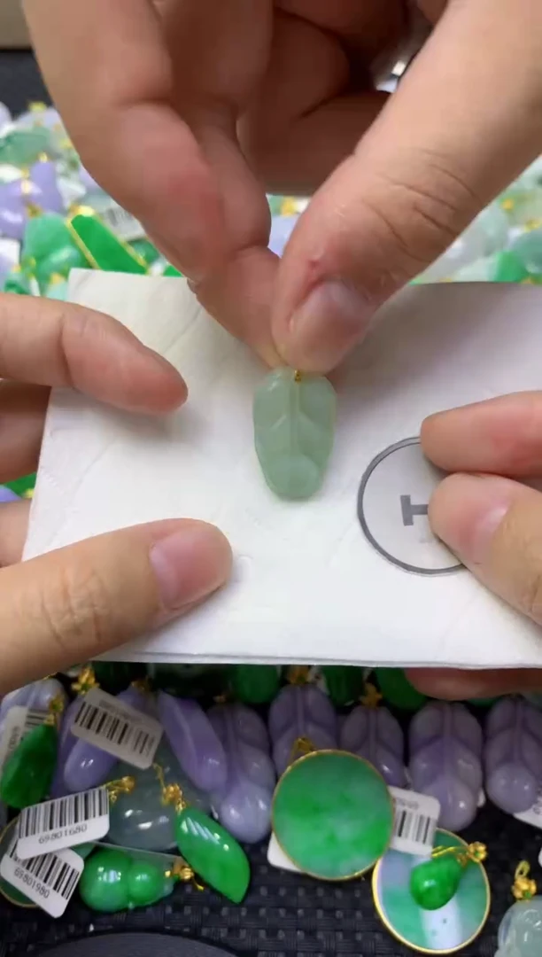 颈饰未镶嵌翡翠天然缅甸翡翠A货