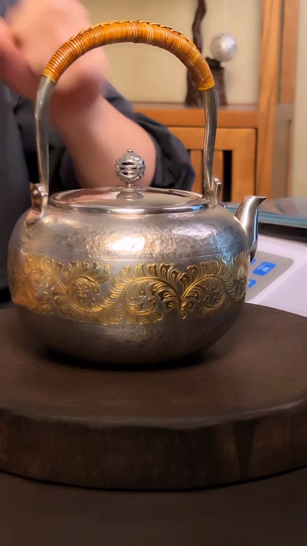 清货-老式鎏金缠枝纹宝珠大烧水壶