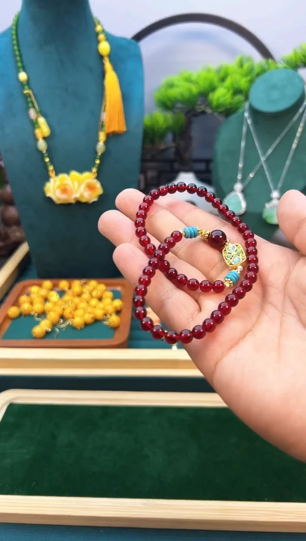 14K金镶嵌血珀手链S488